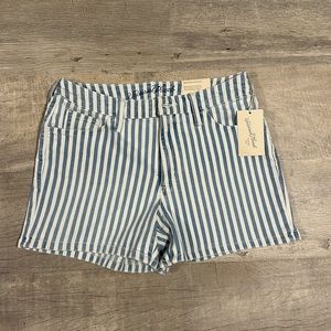 Universal Thread Shorts Sz 8